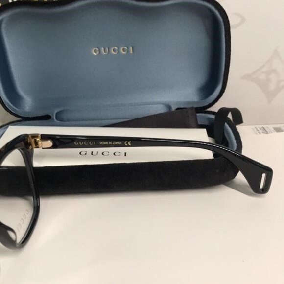 Gucci Black Oversized Square Sunglasses GG0526o 001 - Picture 11 of 12